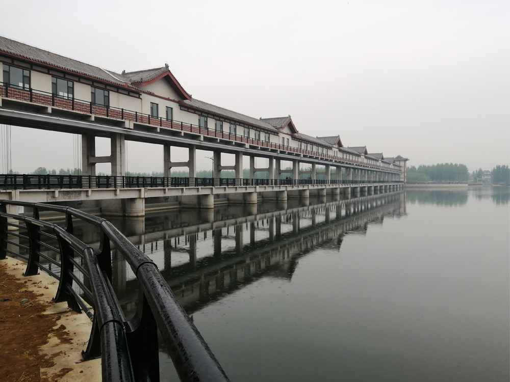 曲阜市泗河紅旗閘，12孔鋼閘門(mén)及雙吊點(diǎn)固定式啟閉機(jī)